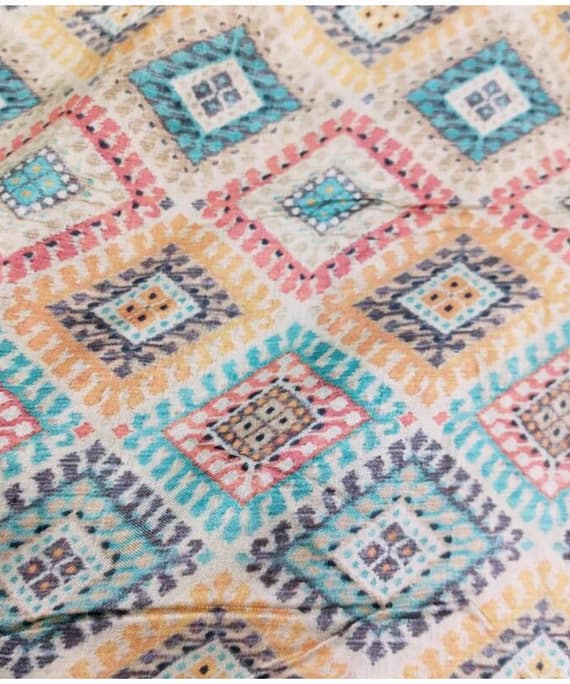 LIGHT GREEN GEOMETRIC DOLA SILK PRINT